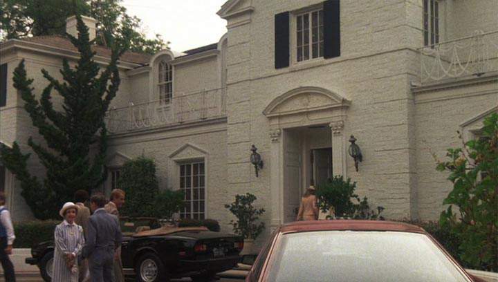 Aston Martin V8 Volante