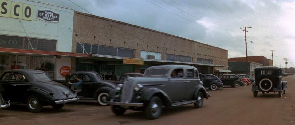 Plymouth De Luxe