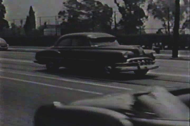 Pontiac Chieftain De Luxe