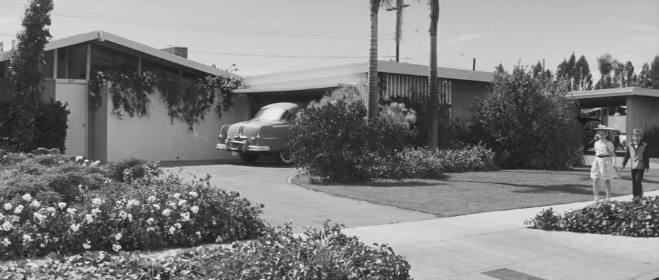 Pontiac Chieftain De Luxe