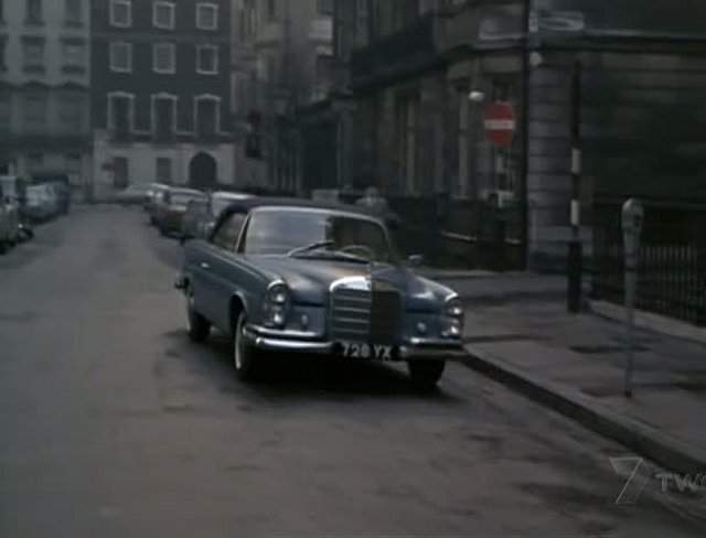 Mercedes-Benz 220 SE Convertible