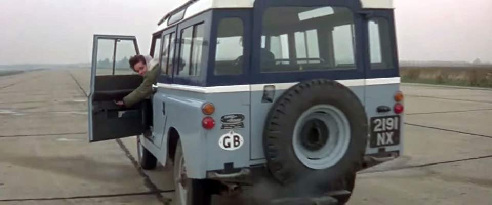 Land-Rover 109'' Series II Station Wagon