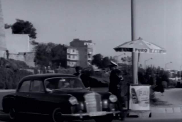 Mercedes-Benz 219
