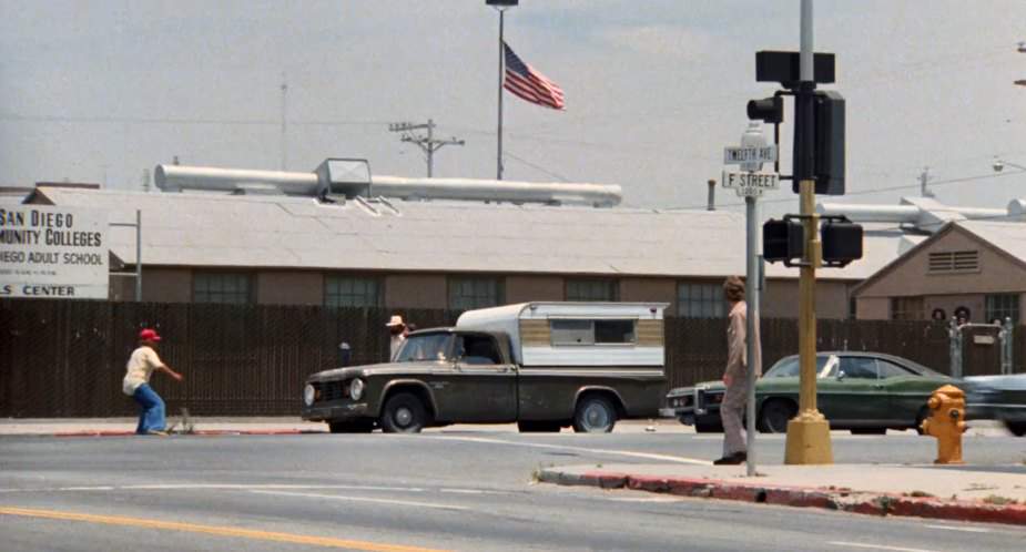 Dodge D-200