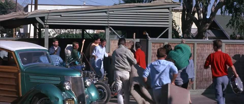 Ford V8 De Luxe Station Wagon