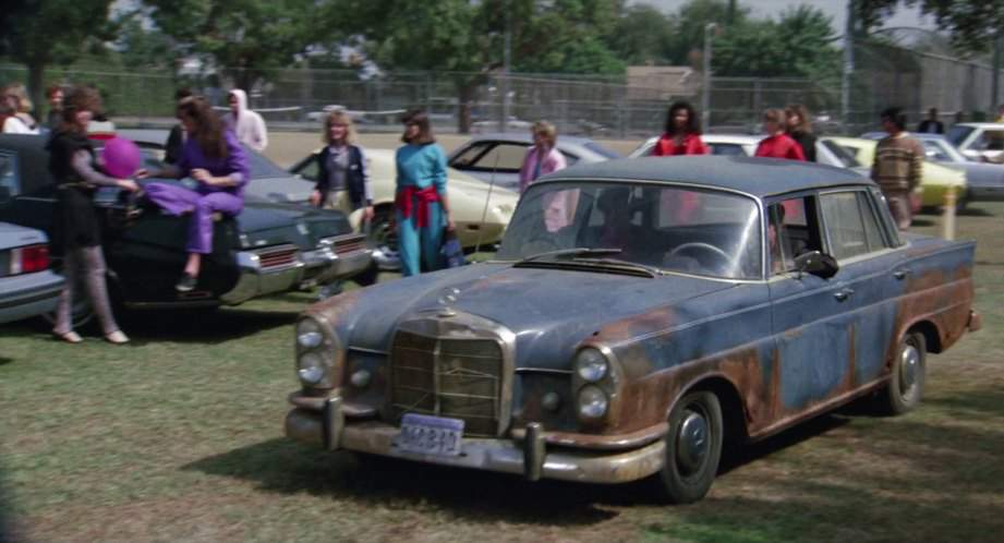 Mercedes-Benz 220