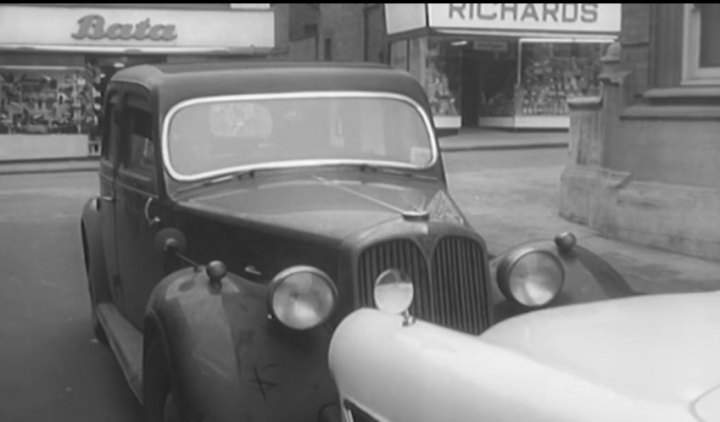 Rover 12 hp Six Light Saloon