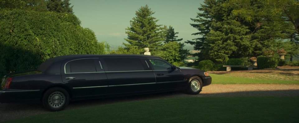 Lincoln Town Car Stretched Limousine