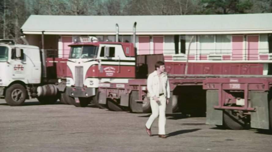 Peterbilt 352