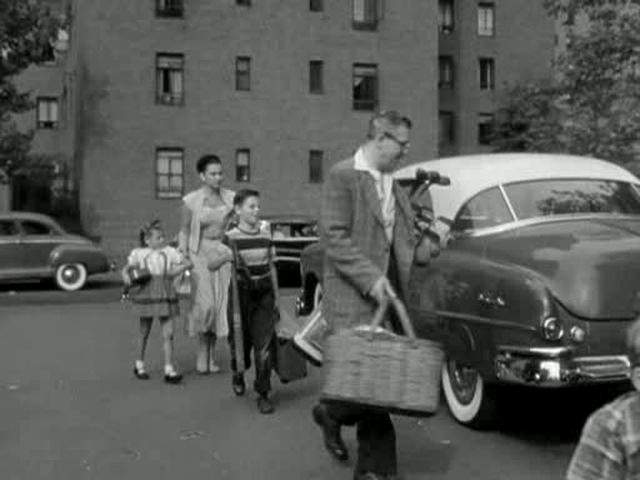 Pontiac Chieftain De Luxe