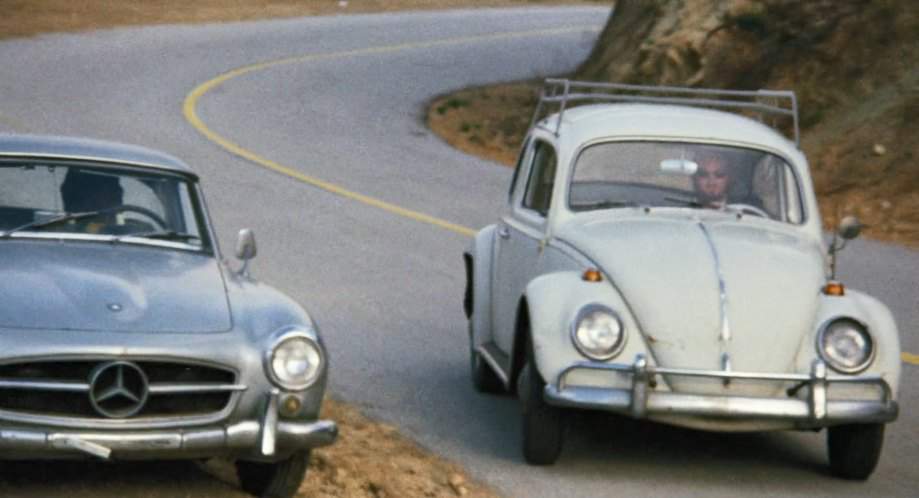 Volkswagen De Luxe Sedan