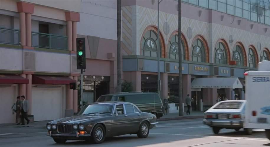 Jaguar XJ6