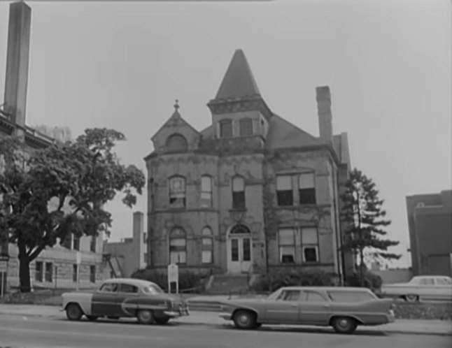 Plymouth De Luxe Suburban