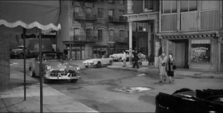 Pontiac Chieftain De Luxe