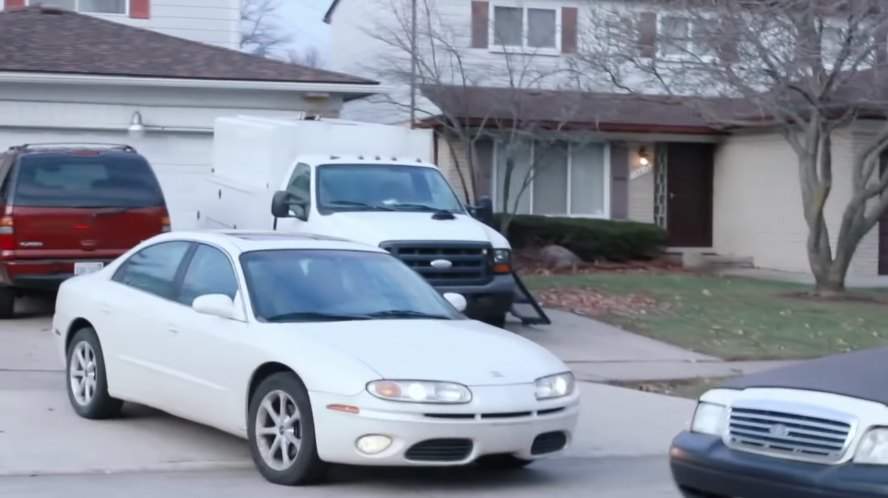 Oldsmobile Aurora
