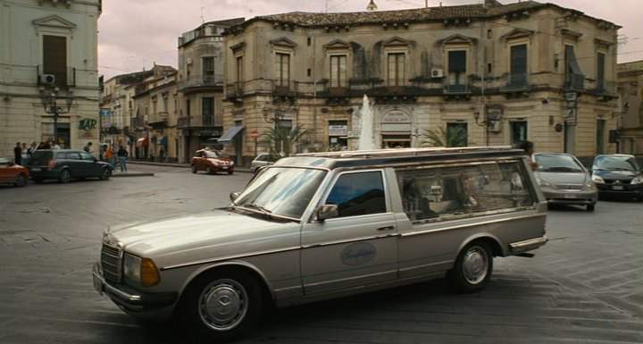 Mercedes-Benz 240 D Autofunebre