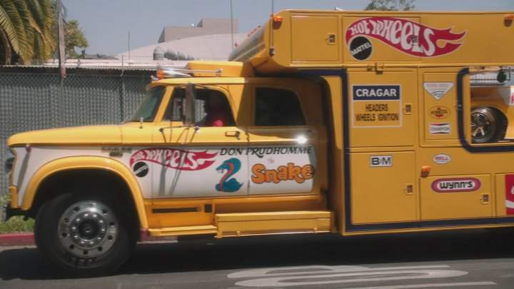 Dodge D-700