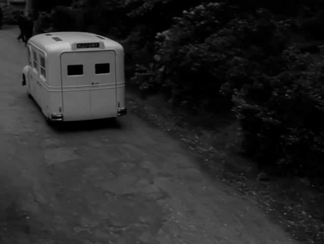 Daimler DC27 Ambulance