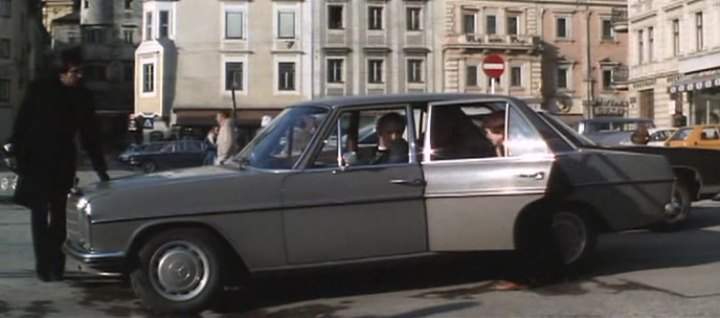 Mercedes-Benz 230