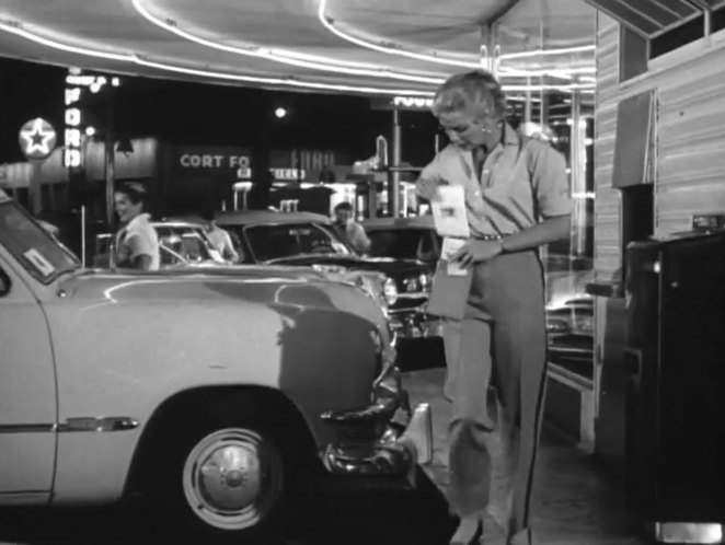 Ford Custom De Luxe