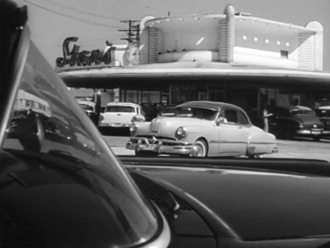 Pontiac Chieftain De Luxe