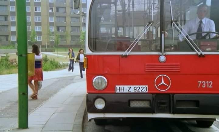 Mercedes-Benz O 305