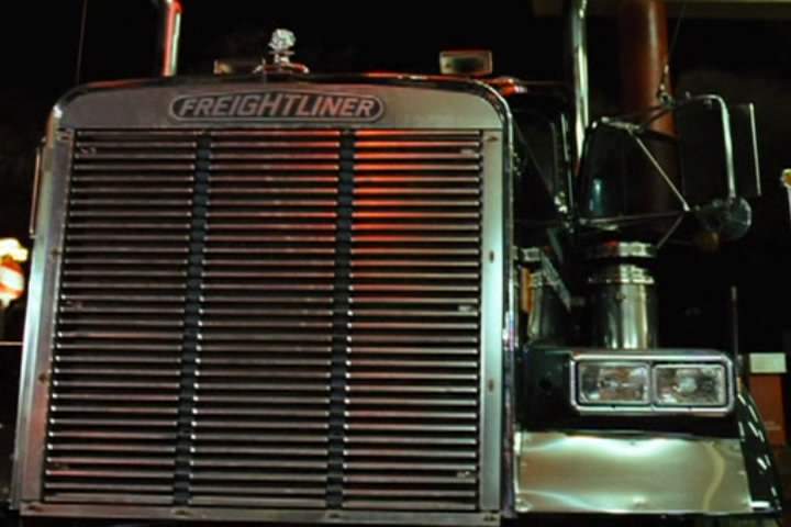 Freightliner FLC 120 64 T