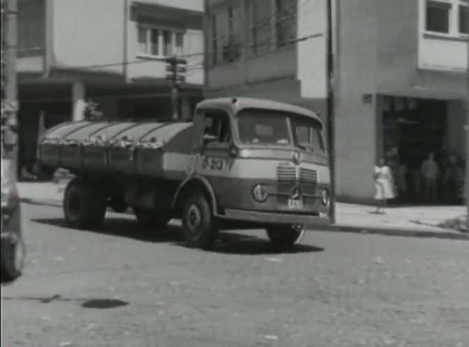 Mercedes-Benz LP 321