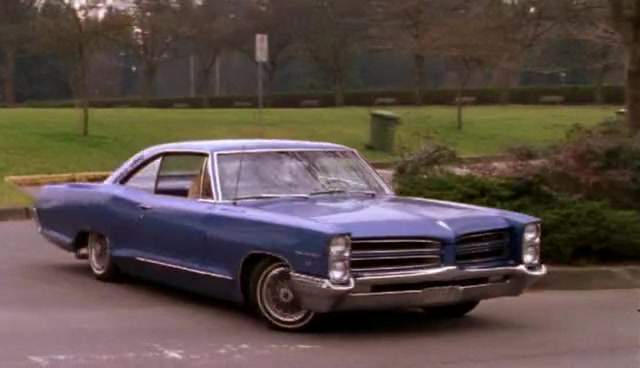 1966 Pontiac Parisienne in Crossing