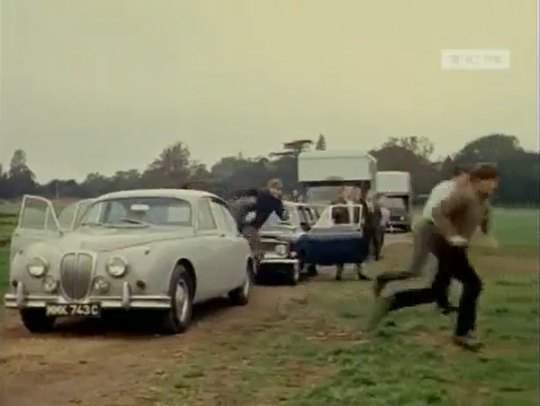 Daimler 2½ Litre V8