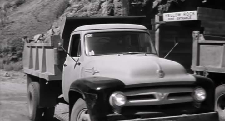 Ford F-700