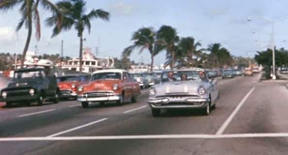 Pontiac Chieftain De Luxe