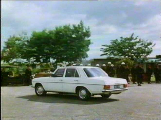 Mercedes-Benz 200