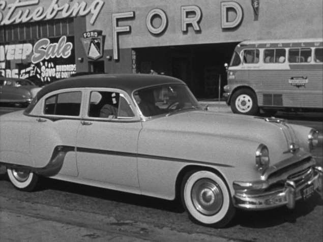 Pontiac Chieftain De Luxe