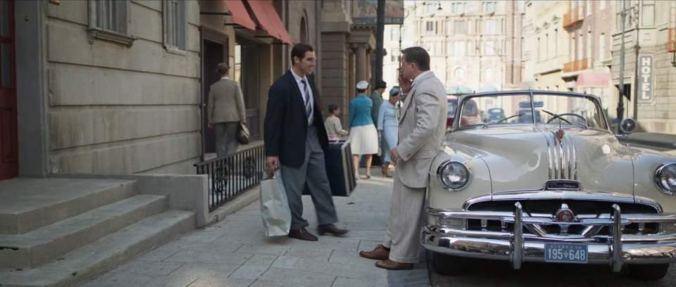 Pontiac Chieftain De Luxe