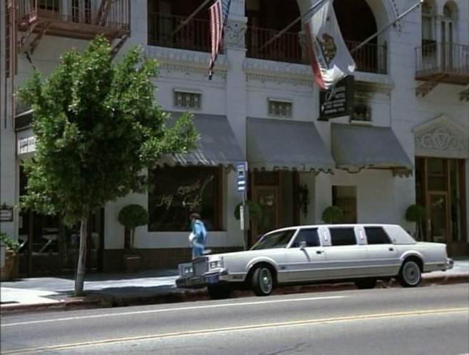 Lincoln Town Car Stretched Limousine