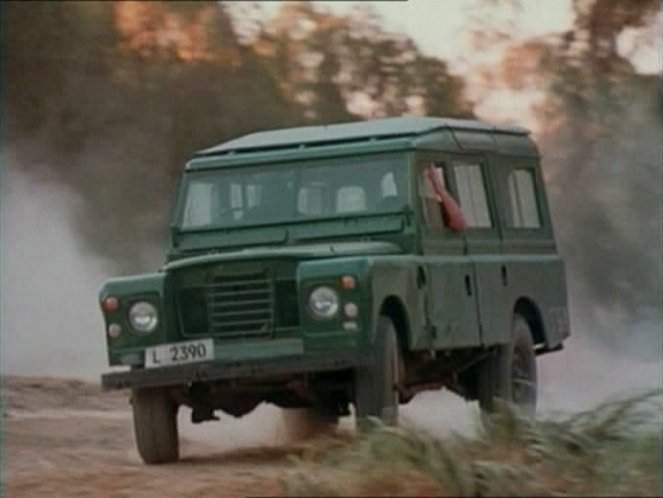 Land-Rover 109'' Series III Station Wagon in Lethal Ninja