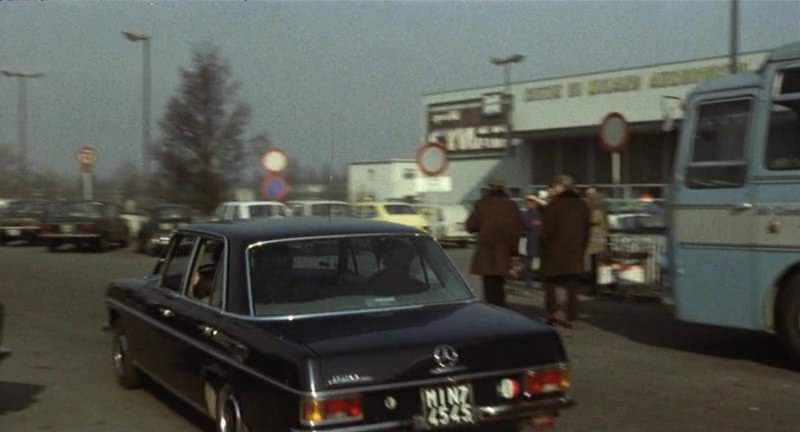 Mercedes-Benz 220