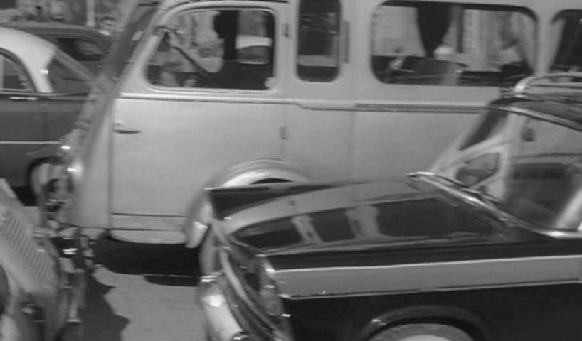 Renault 1000 Kg Car
