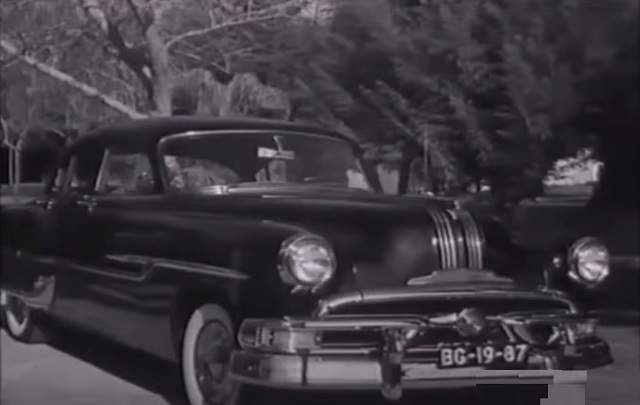 Pontiac Chieftain De Luxe