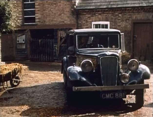 1935 Austin 16 in Lost