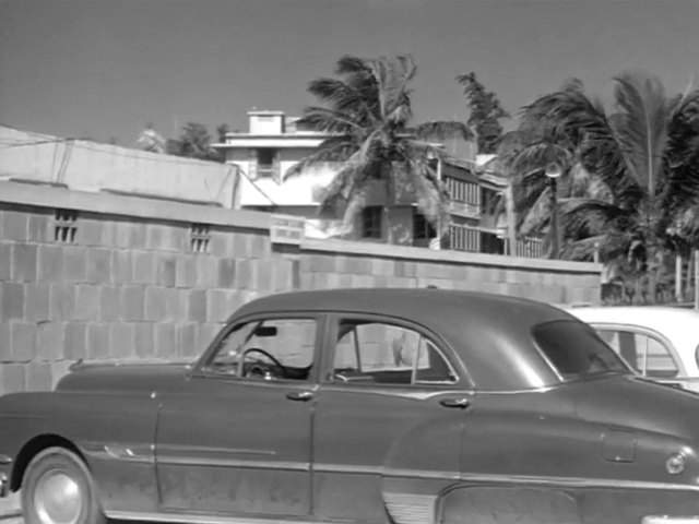 Pontiac Chieftain De Luxe