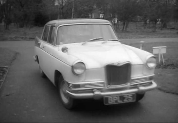 1959 Riley 4/68 in The Third Alibi