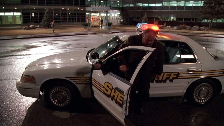 1998 Ford Crown Victoria in Hatching Pete