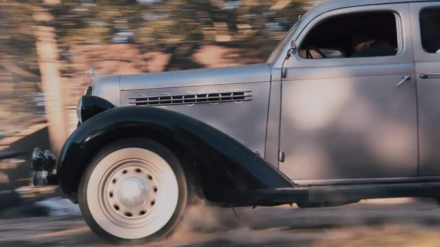 Plymouth De Luxe
