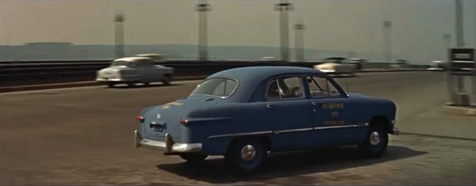 Ford Custom De Luxe