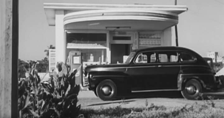 Ford Super De Luxe