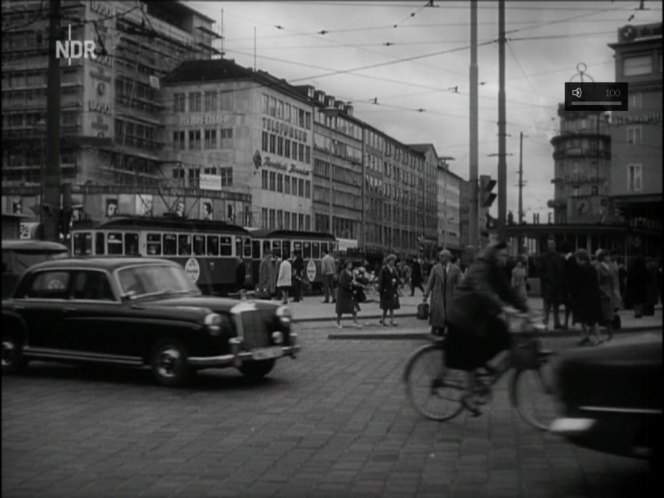 Mercedes-Benz 220