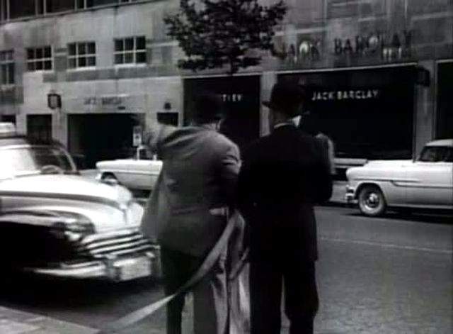 Pontiac Chieftain De Luxe