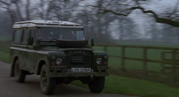 Land-Rover 109'' Series III Station Wagon